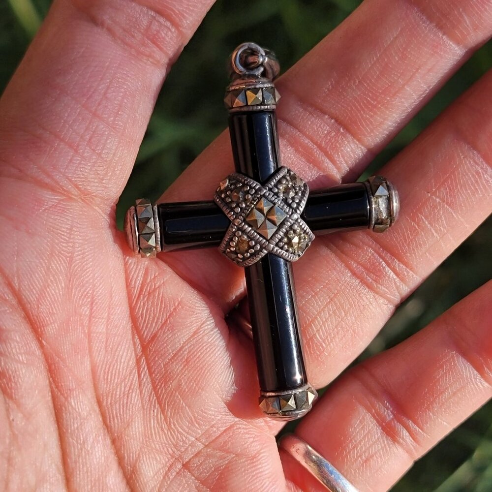 Vintage weighty onyx and marcasite large cross necklace pendant   READ